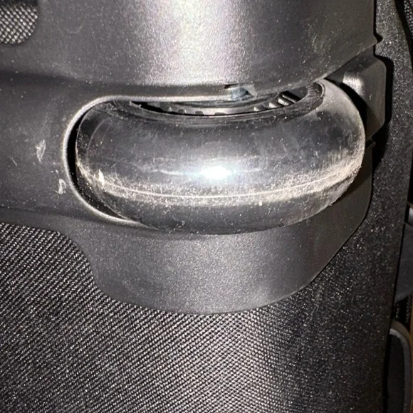 Solo NY Bryant rolling case; never used - Picture 9 of 9